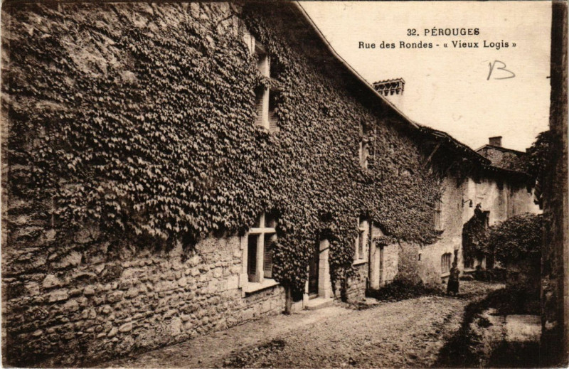 Carte postale ancienne Perouges - Rue des Rondes - Vieux Logis à Pérouges