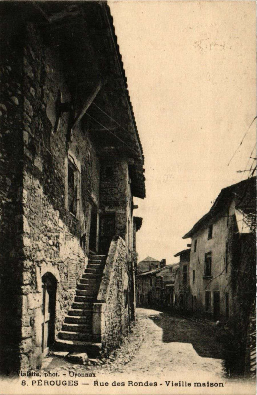 Carte postale ancienne Perouges - Rue des Rondes - Vieille maison à Pérouges