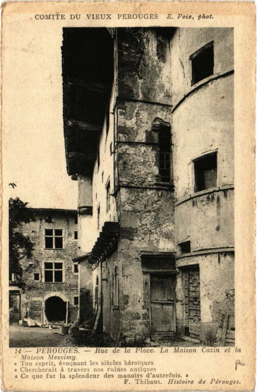 Carte postale ancienne Perouges - Rue de la Place - La Maison Cazin et la Maison Messimy à Pérouges