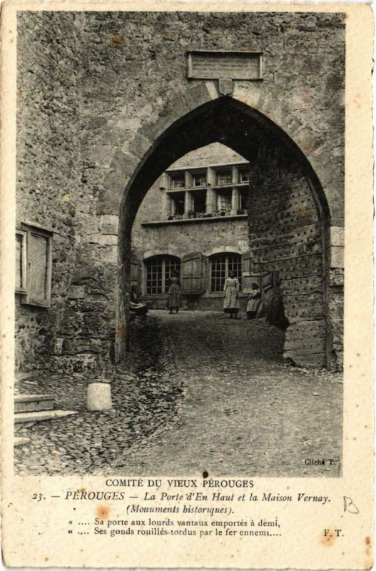 Carte postale ancienne Comté du Vieux..-Perouges - La Porte d'En Haut et la Maison Vernay à Pérouges