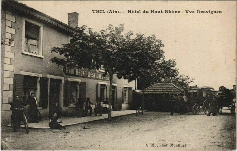 Carte postale ancienne Thil Hotel du Haut-Rhone Vve Desvignes à Thil