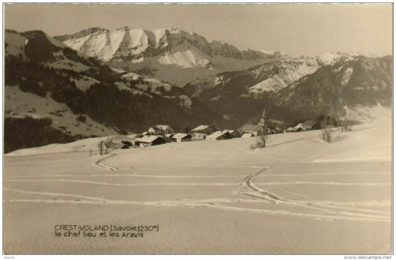Carte postale ancienne Crest-Voland Le Chef lieu et les Aravis à Crest-Voland