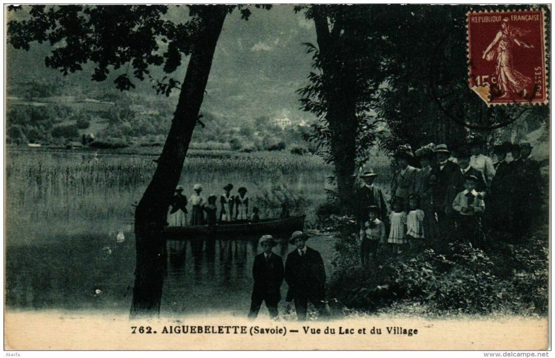 Carte postale ancienne Aiguebelette Vue du Lac et du Village