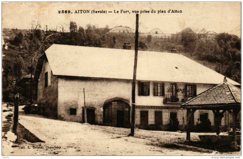 Carte postale ancienne Aiton Le Fort vue prise du plan d'Aiton à Aiton