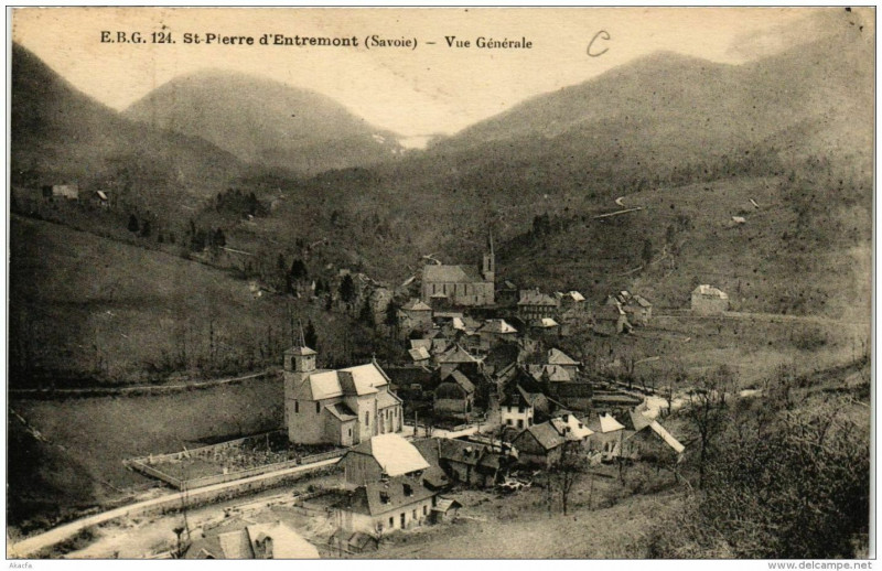 Carte postale ancienne Saint-Pierre-d'Entremont - Vue générale à Saint-Pierre-d'Entremont