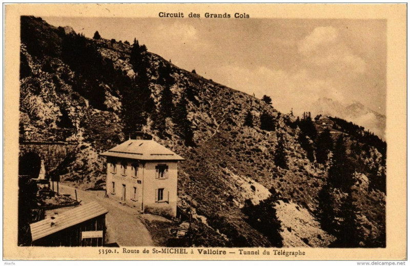 Carte postale ancienne Valloire Tunnel du Telegraphe à Valloire
