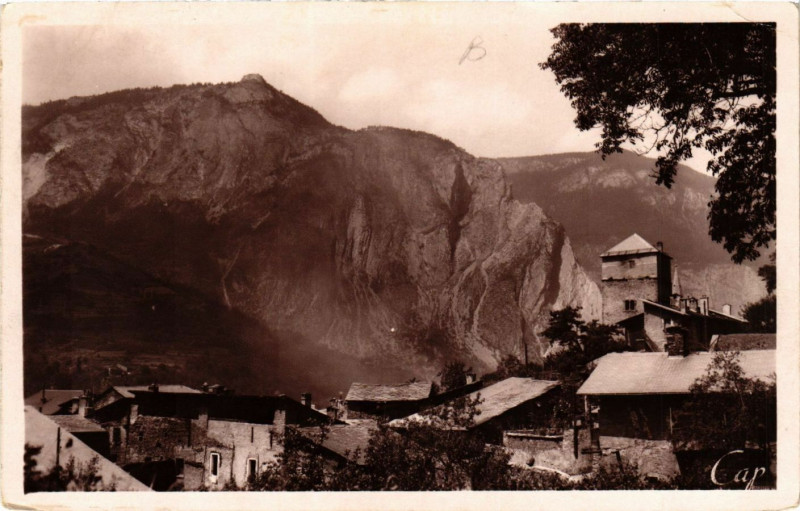Carte postale ancienne Saint-Michel-de-Maurienne - Vieux Quartiers&le Telegraphe à Saint-Michel-de-Maurienne