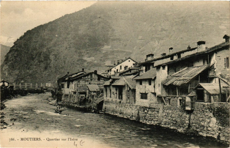 Carte postale ancienne Moutiers - Quartier sur l'Isere à Moûtiers