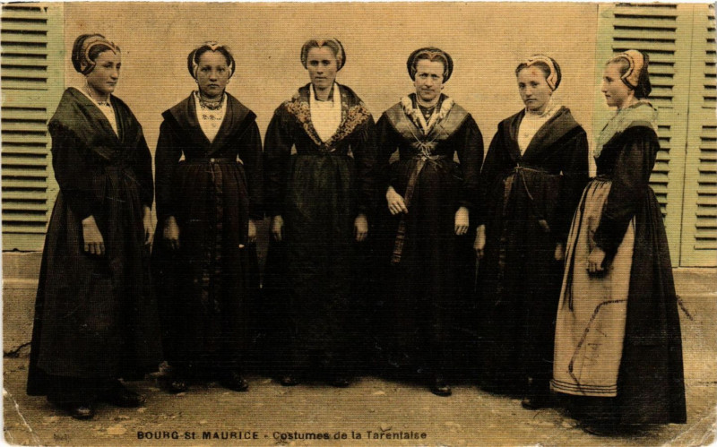Carte postale ancienne Bourg-Saint-Maurice - Costumes de la Tarentaise à Bourg-Saint-Maurice