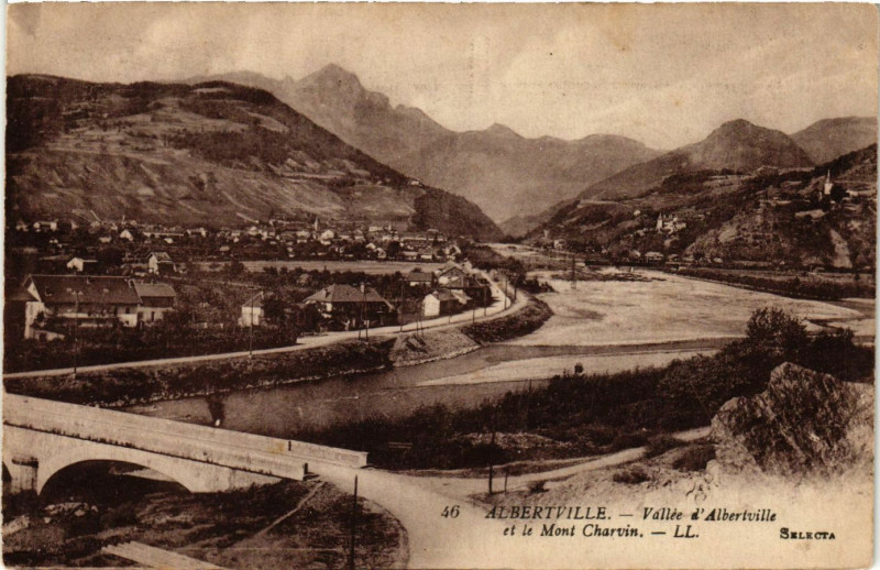 Carte postale ancienne Albertville - Vallée d'Albertville et le Mont Charvin à Albertville