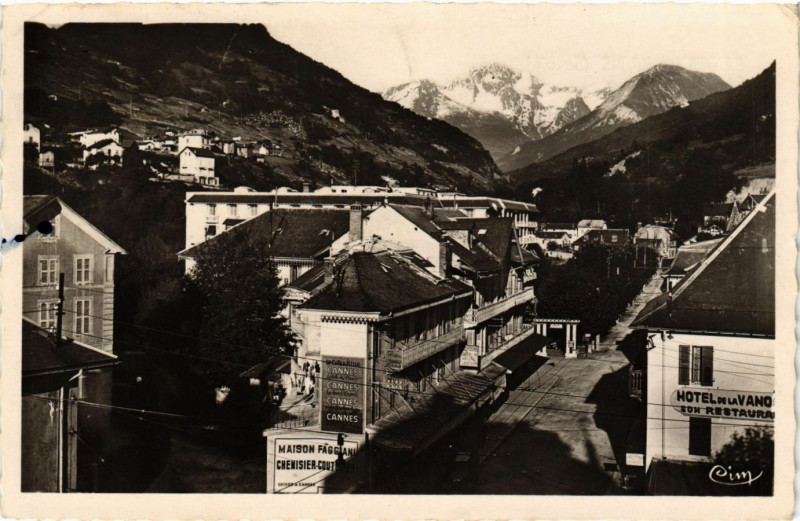 Carte postale ancienne Brides-les-Bains - Rue Centrale à Brides-les-Bains
