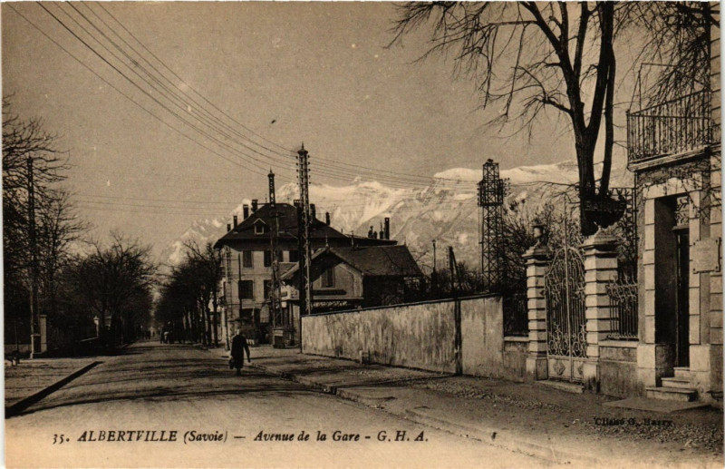 Carte postale ancienne Albertville - Avenue de la Gare à Albertville