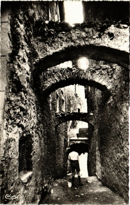 Carte postale ancienne Albertville - Une ruelle dans les vieux Remparts à Albertville