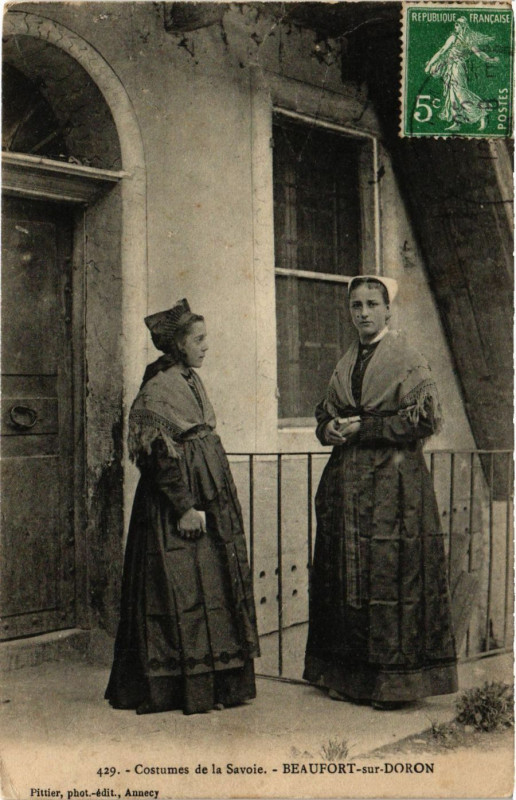 Carte postale ancienne Beaufort-sur-Doron - Costumes de la Savoie à Beaufort