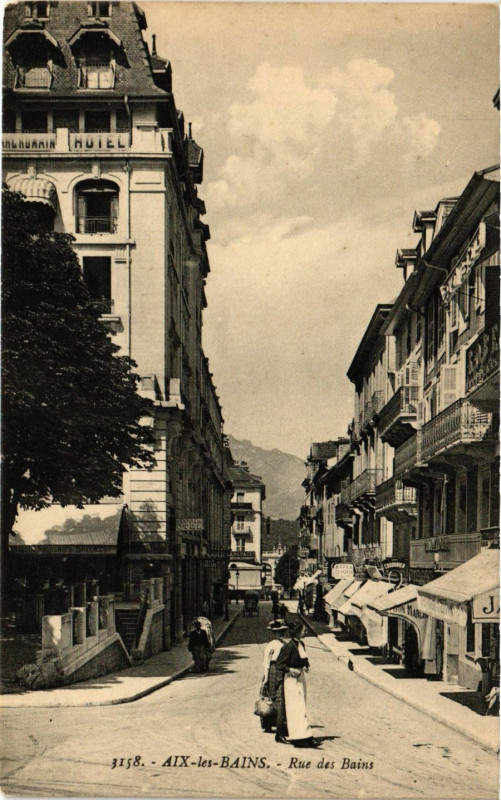 Carte postale ancienne Aix-les-Bains - Rue des Bains à Aix-les-Bains