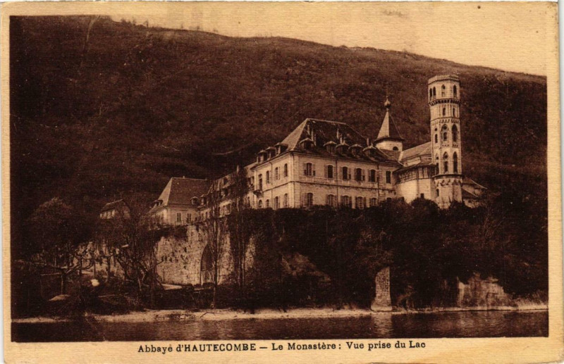 Carte postale ancienne Abbaye d'Hautecombe Le Monastere Vue prise du Lac