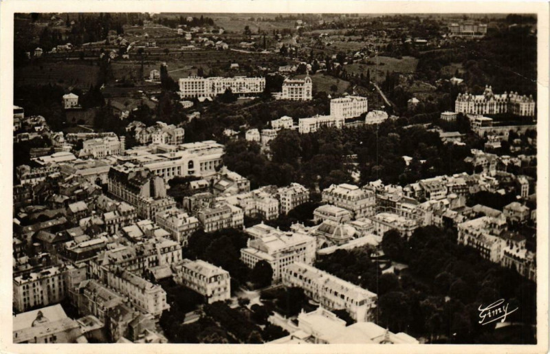 Carte postale ancienne Aix-les-Bains vu d'avion à Aix-les-Bains
