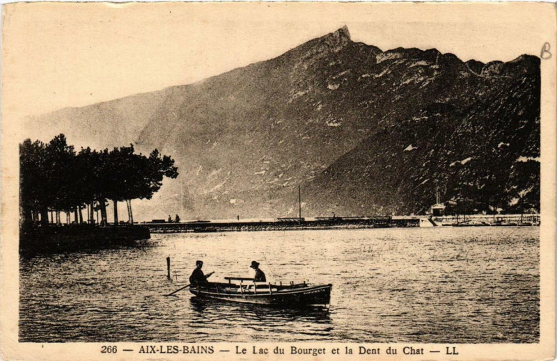 Carte postale ancienne Aix-les-Bains Le Lac du Bourget et la Dent du Chat à Aix-les-Bains