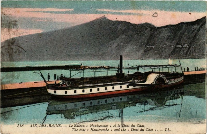 Carte postale ancienne Aix-les-Bains Le Bateau Hautecombe et la Dent du Chat à Aix-les-Bains