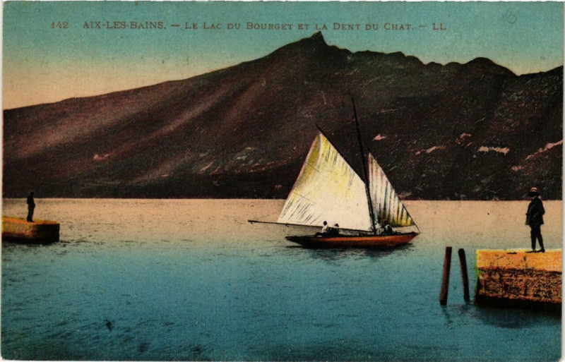 Carte postale ancienne Aix-les-Bains Le Lac du Bourget et la Dent du Chat à Aix-les-Bains