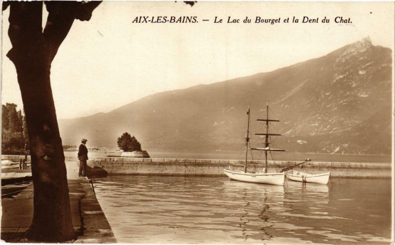 Carte postale ancienne Aix-les-Bains Le Lac du Bourget et la Dent du Chat à Aix-les-Bains