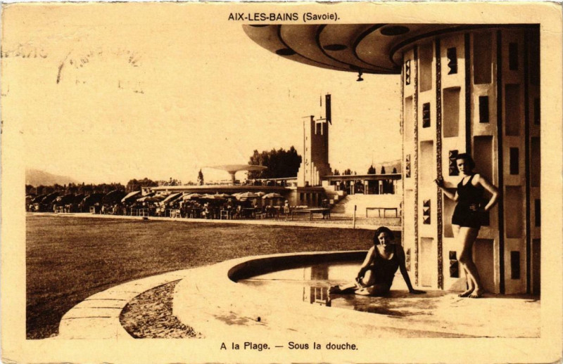 Carte postale ancienne Aix-les-Bains A la Plage Sous la douche à Aix-les-Bains