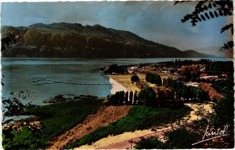 Carte postale ancienne Aix-les-Bains Vue générale de la Plage à Aix-les-Bains