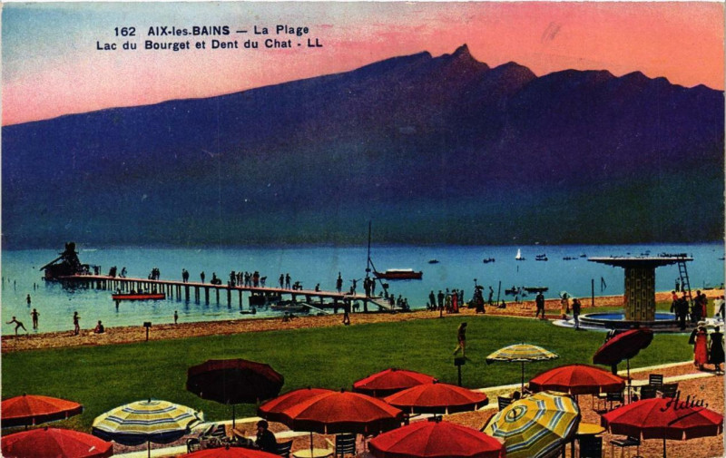 Carte postale ancienne Aix-les-Bains La Plage Lac du Bourget et Dent du Chat à Aix-les-Bains
