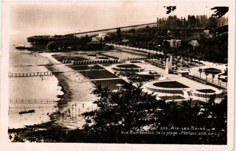 Carte postale ancienne Aix-les-Bains Vue d'ensemble de la plage à Aix-les-Bains