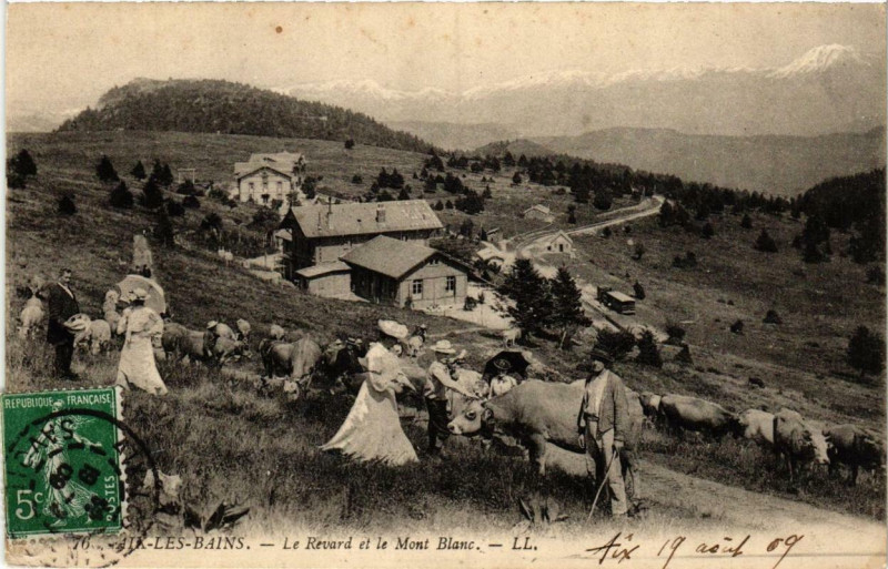 Carte postale ancienne Aix-les-Bains Le Revard et le Mont-Blanc à Aix-les-Bains