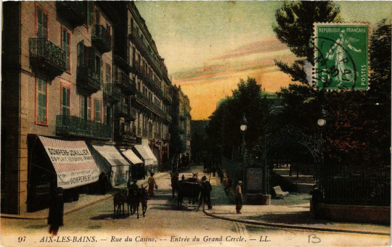 Carte postale ancienne Aix-les-Bains Rue du Casino Entrée du Grand Cercle à Aix-les-Bains