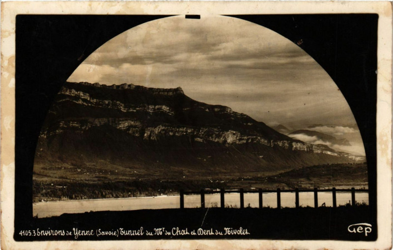 Carte postale ancienne Env. de Yenne Tunnel du Mt du chat et Mont du Tivolet à Yenne