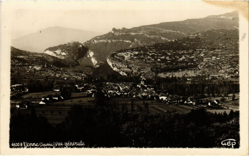 Carte postale ancienne Yenne - Vue générale à Yenne