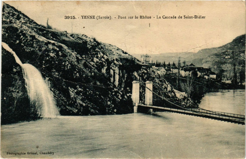 Carte postale ancienne Yenne - Pont sur le Rhone - La Cascade de Saint-Didier à Yenne