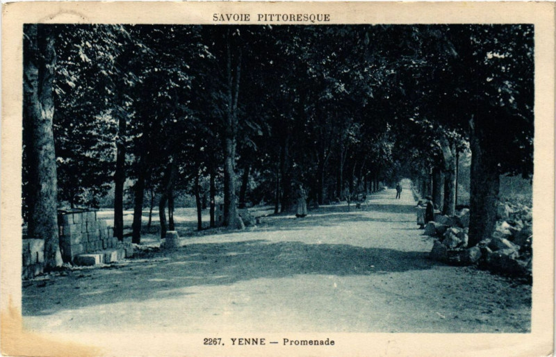 Carte postale ancienne Yenne - Promenade à Yenne