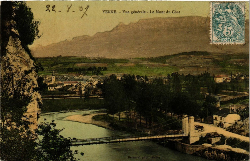 Carte postale ancienne Yenne - Vue générale - Le Mont du Chat à Yenne