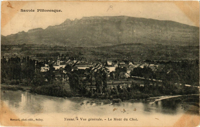 Carte postale ancienne Yenne - Vue générale - Le Mont du Chat à Yenne