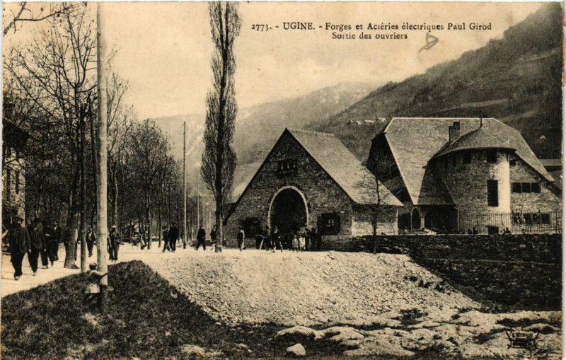 Carte postale ancienne Ugine - Forges et Acieries électriques Paul Girod - Sortie des .. à Ugine