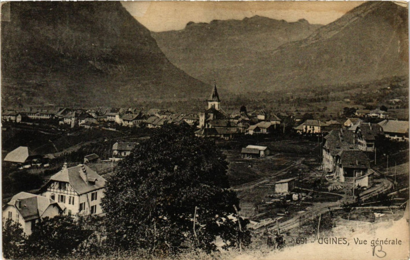 Carte postale ancienne Ugines Vue générale à Ugine