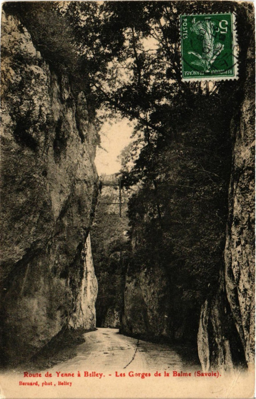 Carte postale ancienne Route de Yenne a Belley - Les Gorges de la Balme à Yenne