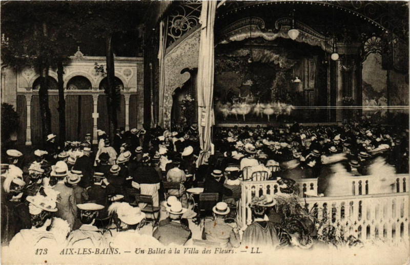 Carte postale ancienne Aix-les-Bains - Un Ballet a la Villa des Fleurs à Aix-les-Bains