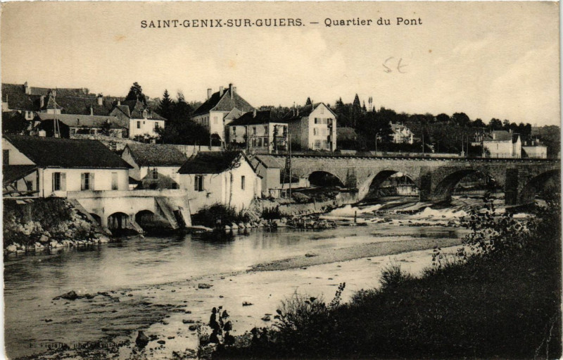 Carte postale ancienne Saint-Genix-sur-Guiers - Quartier du Pont