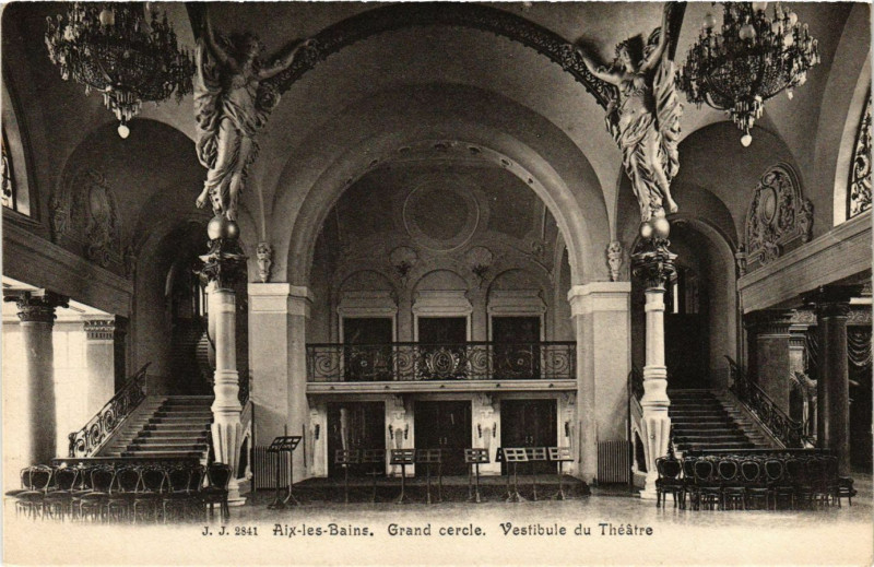 Carte postale ancienne Aix-les-Bains Grand Cercle. Vestibule du Théatre à Aix-les-Bains