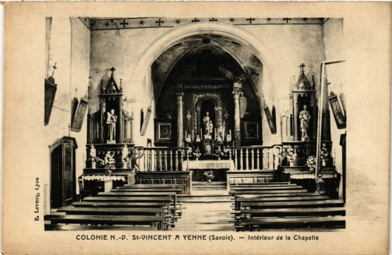 Carte postale ancienne Colonie N.-D. Saint-Vincent a Yenne - Intérieur de la Chapelle à Yenne