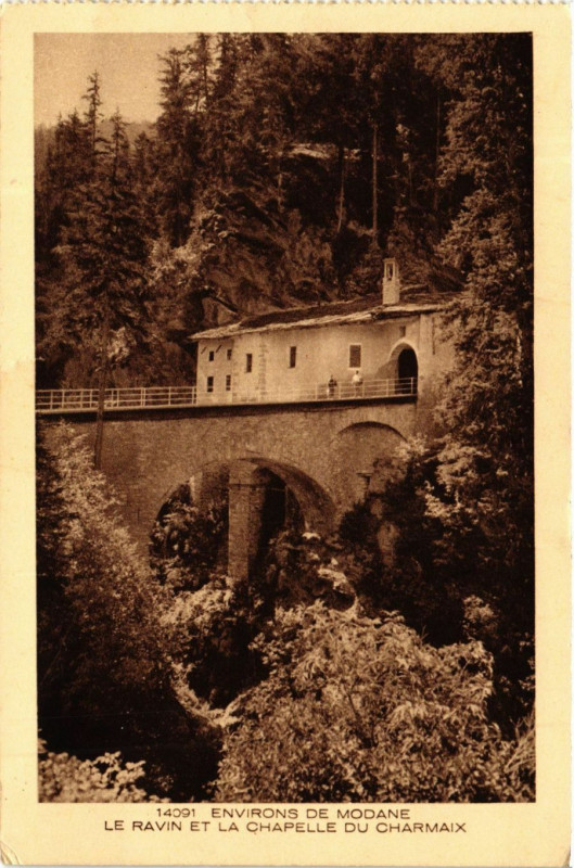 Carte postale ancienne Env. de Modane - Le Ravin et la Chapelle du Charmax à Modane