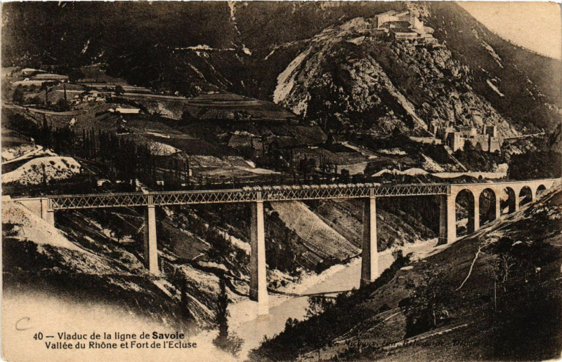 Carte postale ancienne Viaduc de la ligne de Savoie Vallée du Rhone Fort de l'Ecluse