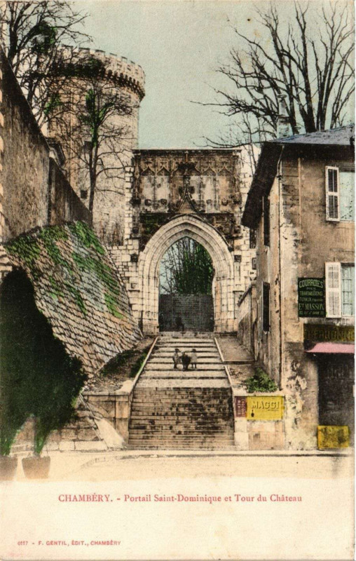 Carte postale ancienne Chambery - Portail Saint-Dominique et Tour du Chateau à Chambéry