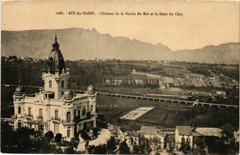Carte postale ancienne Aix-les-Bains - Chateau de la Roche du Roi et la Dent du Chat à Aix-les-Bains