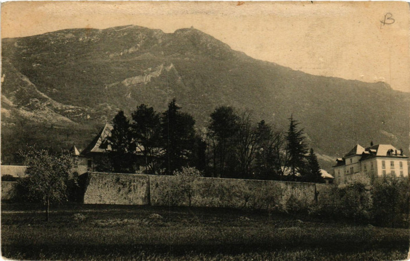 Carte postale ancienne La Leysse Challes-les-Eaux Hotel du Chateau et Mont Saint-Michel à Challes-les-Eaux