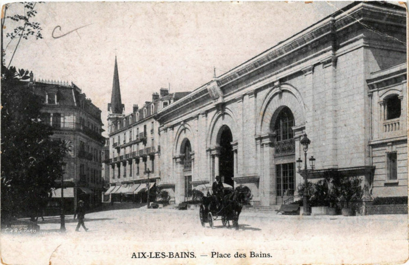 Carte postale ancienne Aix-les-Bains - Place des Bains à Aix-les-Bains